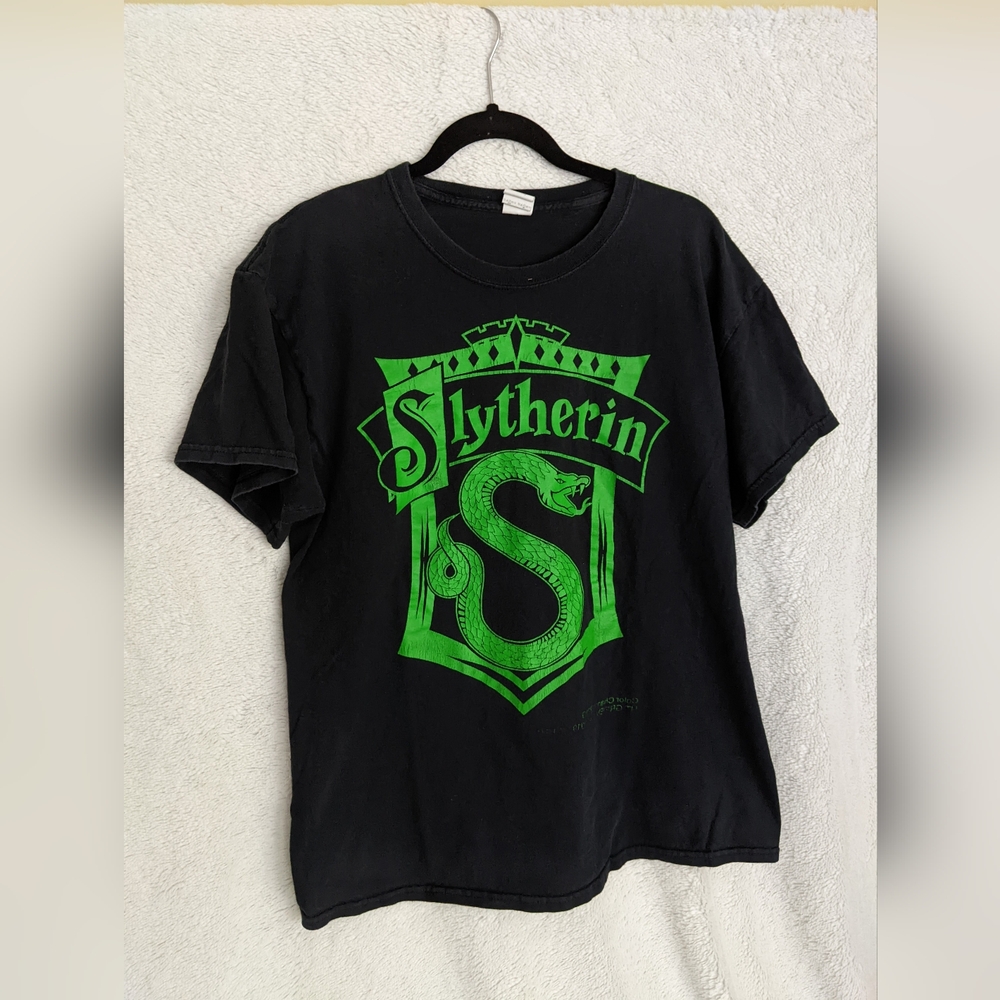 Men's / Unisex Large Gildan 100% Cotton Slytherin Graphic T-Shirt
